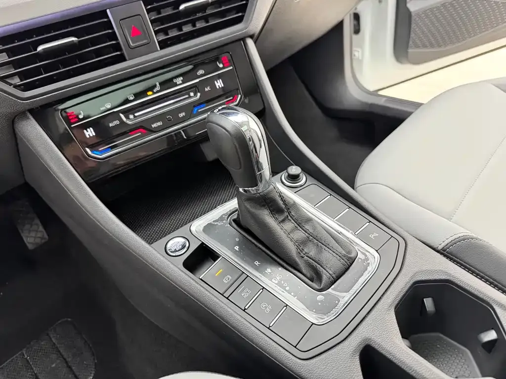 Volkswagen Bora 2022 из CN, фото 9