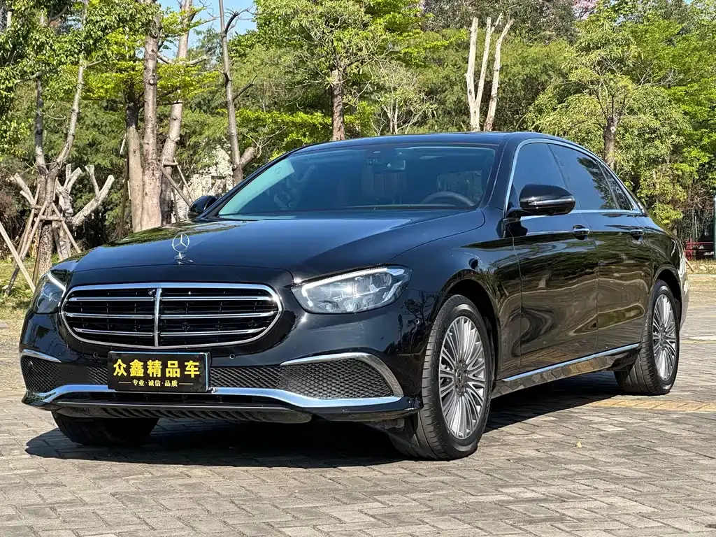Mercedes-Benz E-Class — фото 1