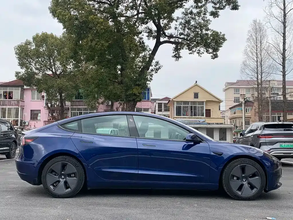 Tesla Model 3 — фото 7