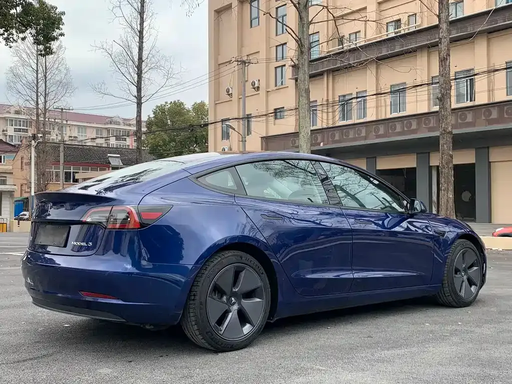 Tesla Model 3 — фото 10