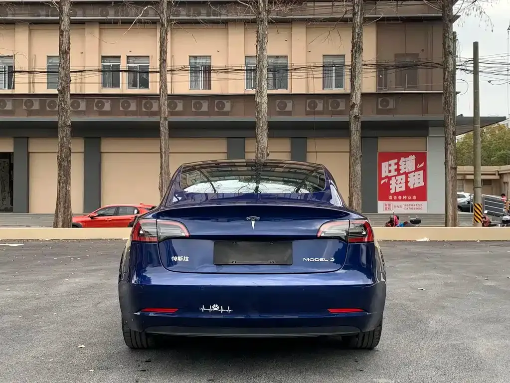 Tesla Model 3 — фото 4