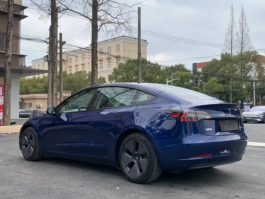 Tesla Model 3 — фото 6