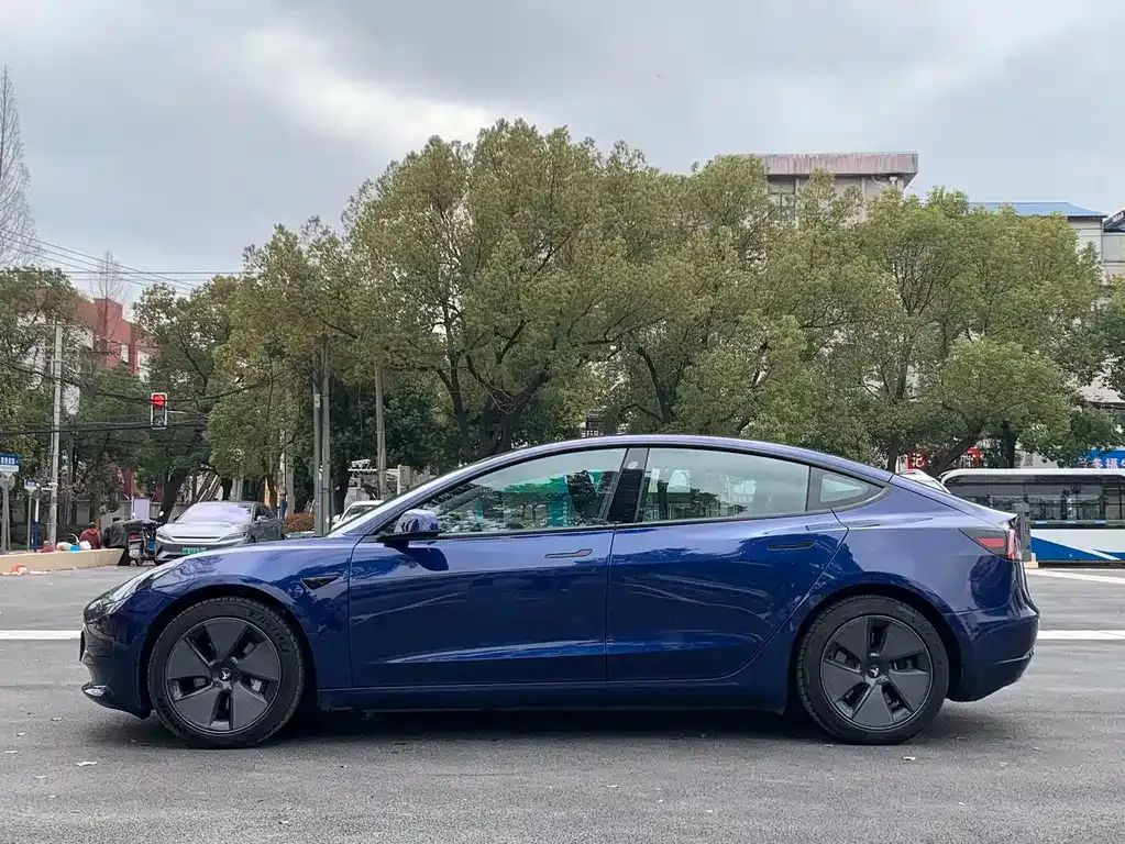 Tesla Model 3 — фото 8
