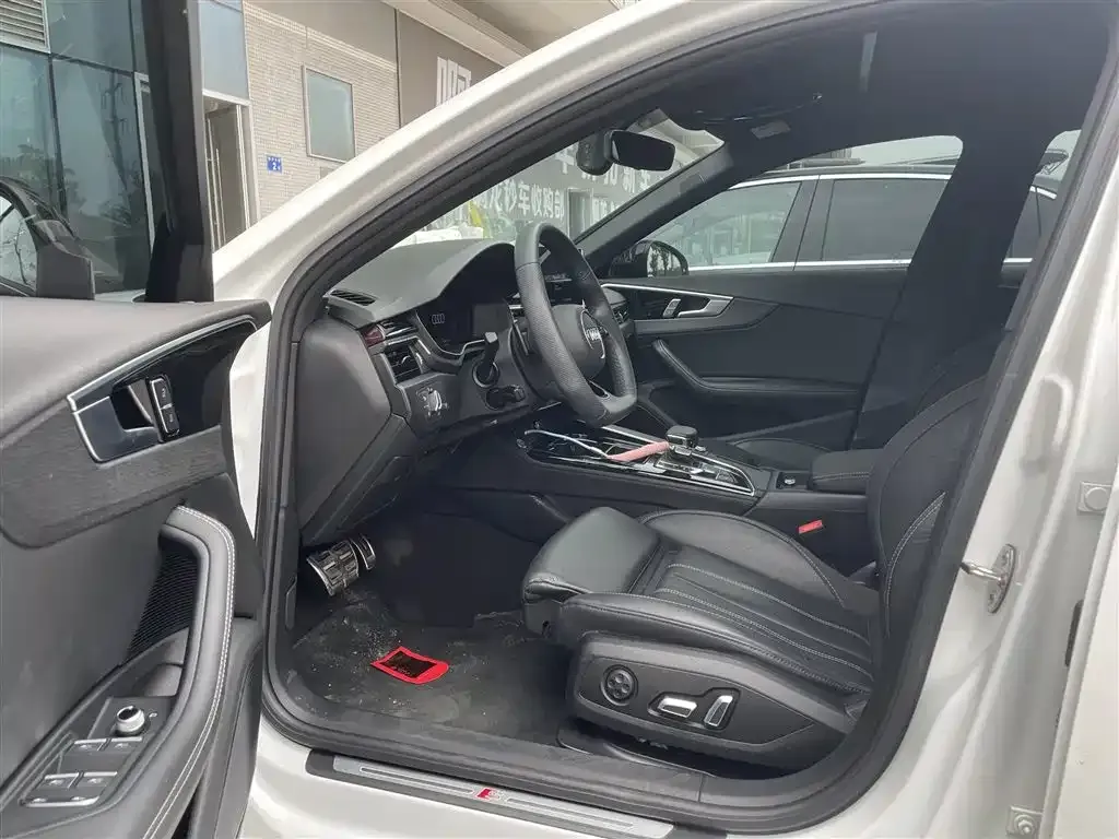 Audi A4L 2024 из CN, фото 8