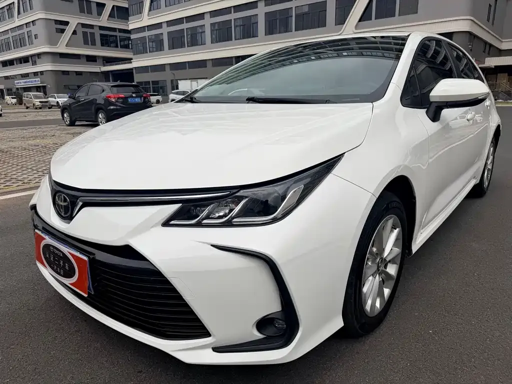 Toyota Corolla — фото 1