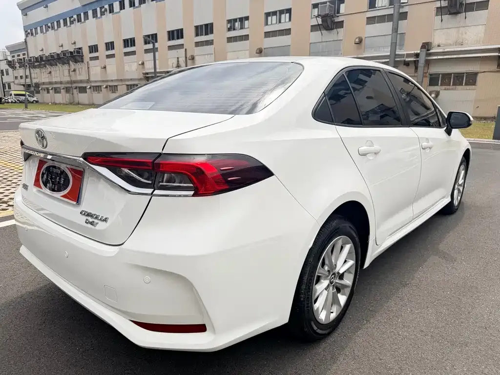Toyota Corolla — фото 9