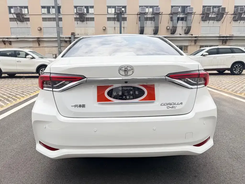 Toyota Corolla — фото 7