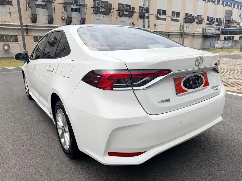 Toyota Corolla — фото 2