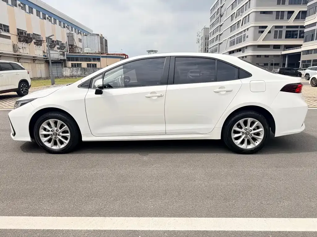 Toyota Corolla — фото 8
