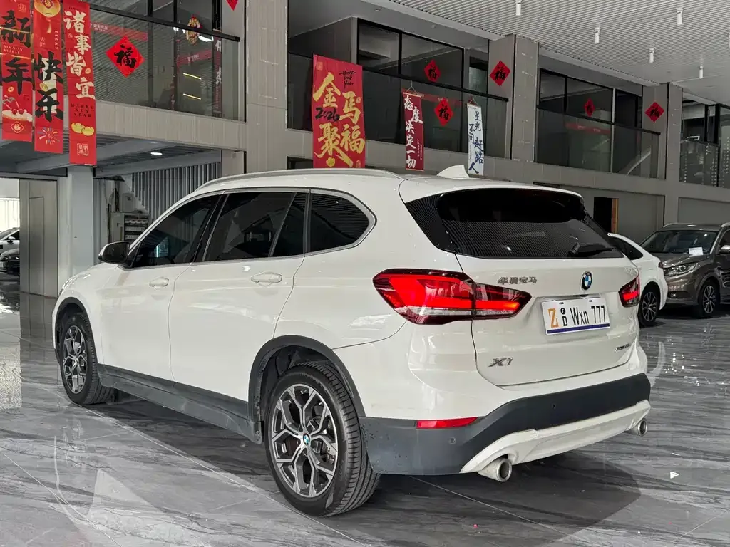 BMW X1 — фото 5