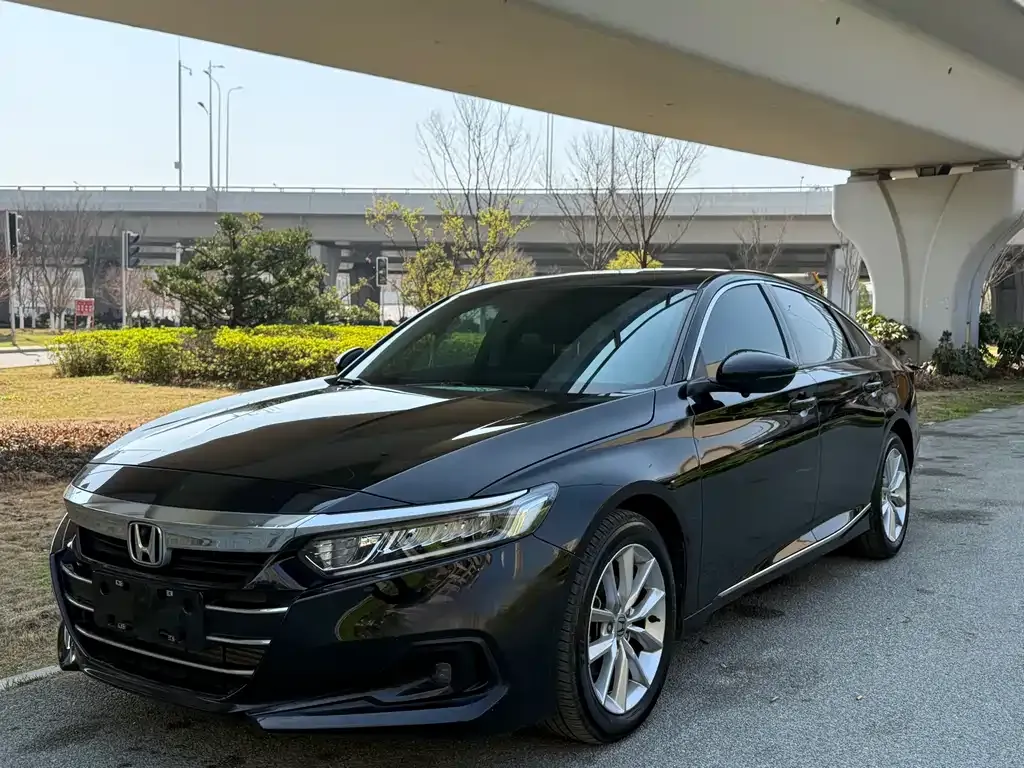 Honda Accord — фото 1