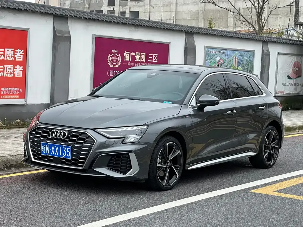 Audi A3 2023 из CN, фото 1