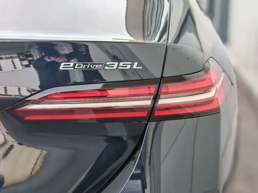BMW i5 — фото 9