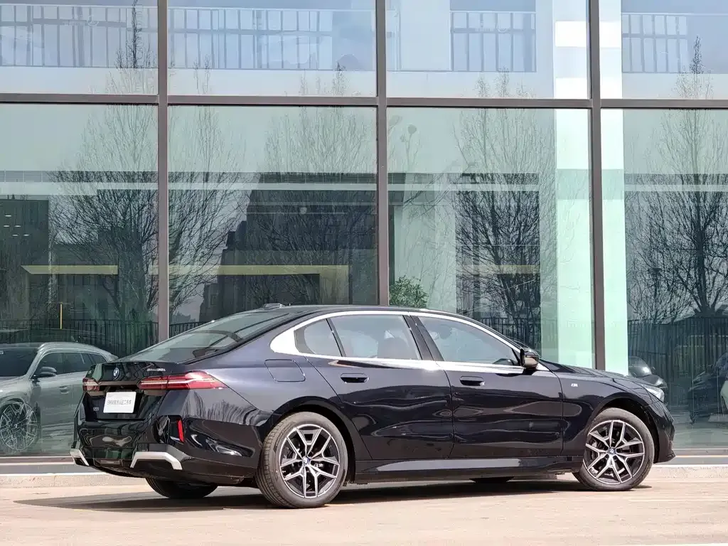 BMW i5 — фото 8