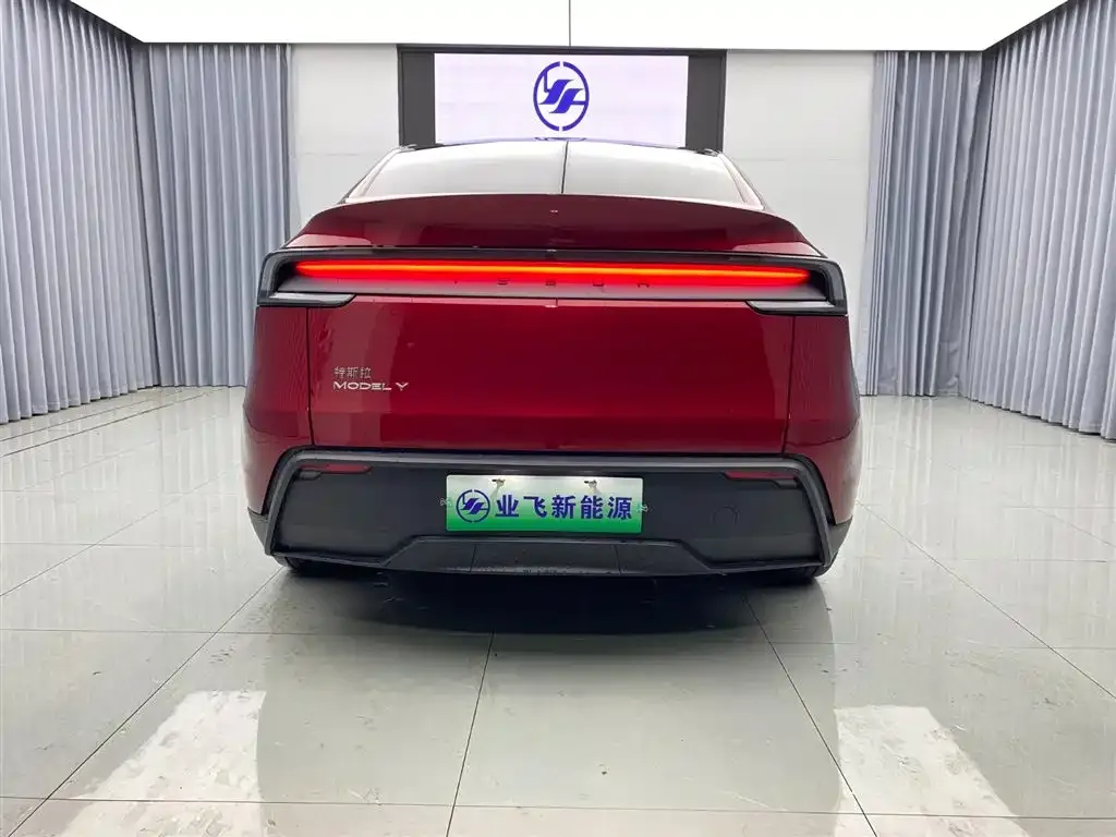 Tesla Model Y — фото 7