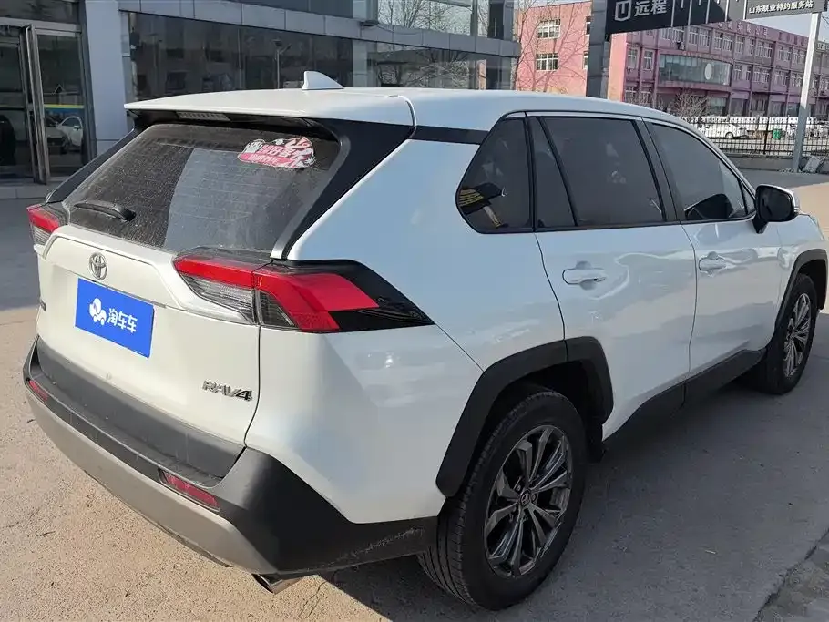 Toyota RAV4 — фото 10