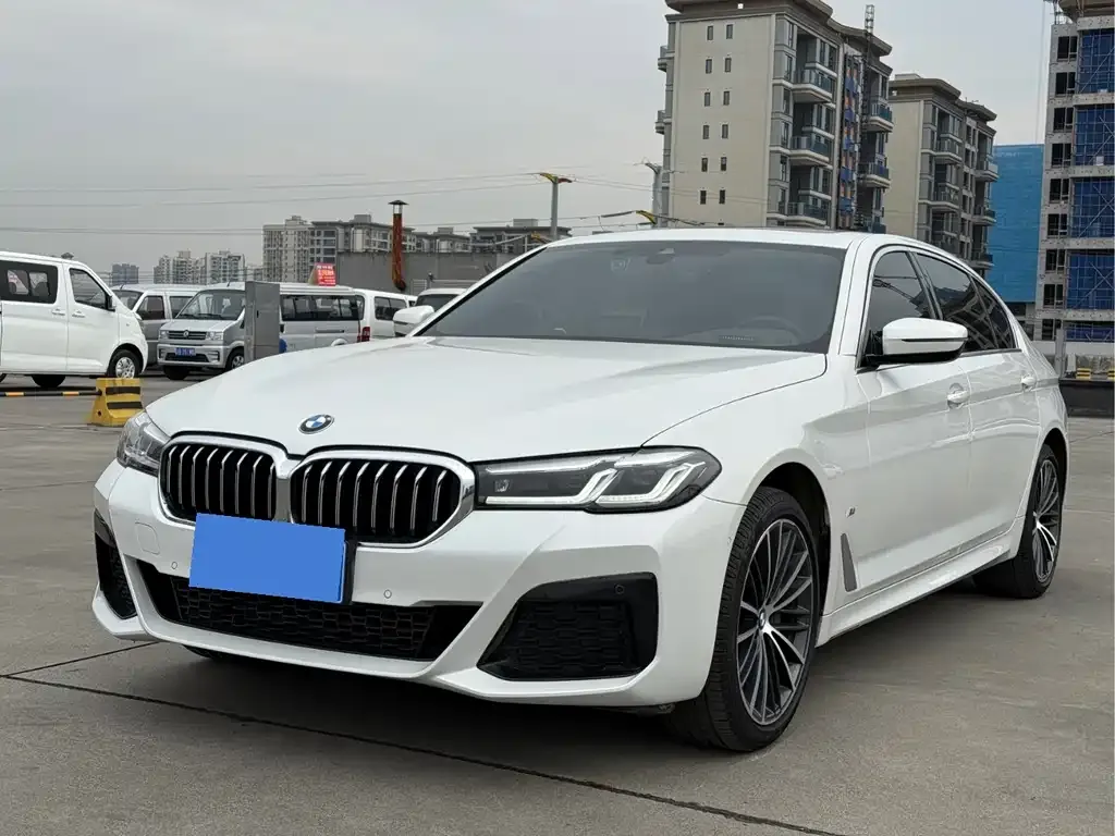 BMW 5 Series — фото 1