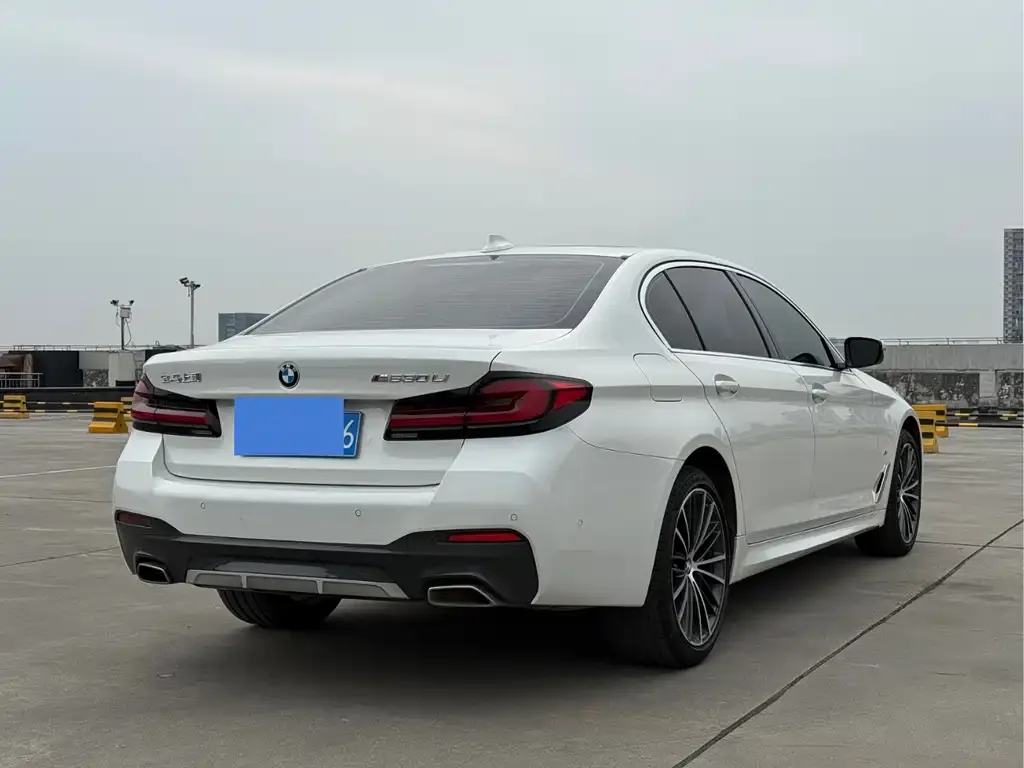 BMW 5 Series — фото 2