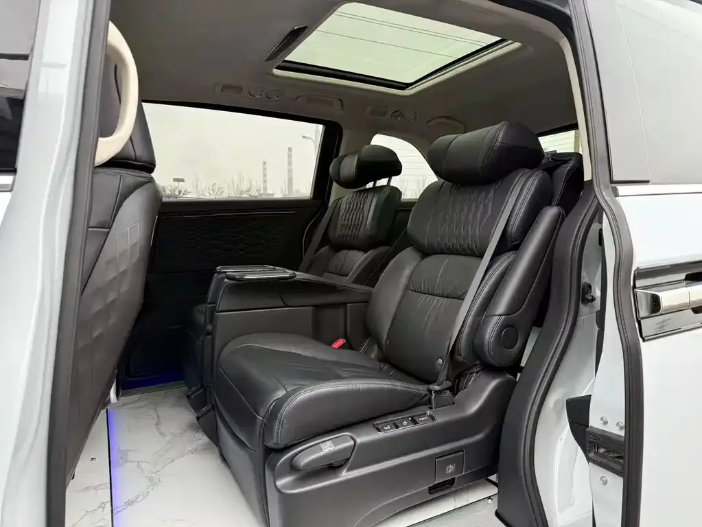Honda Elysion 2023 из CN, фото 6