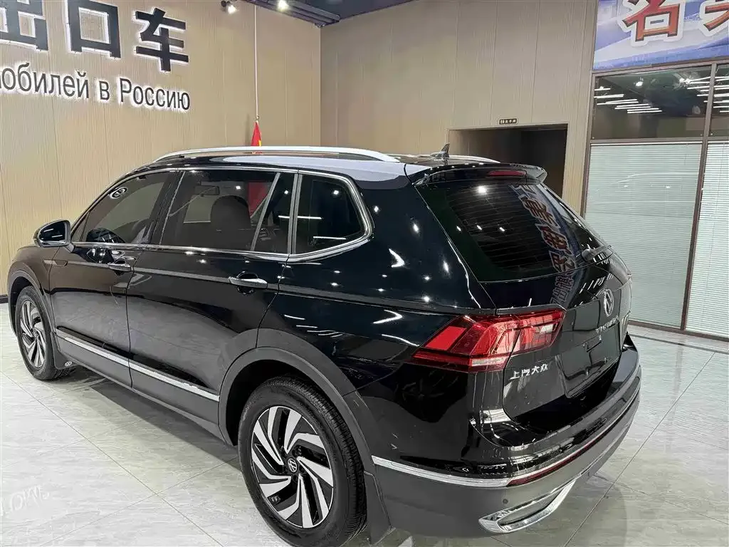 Volkswagen Tiguan L — фото 8
