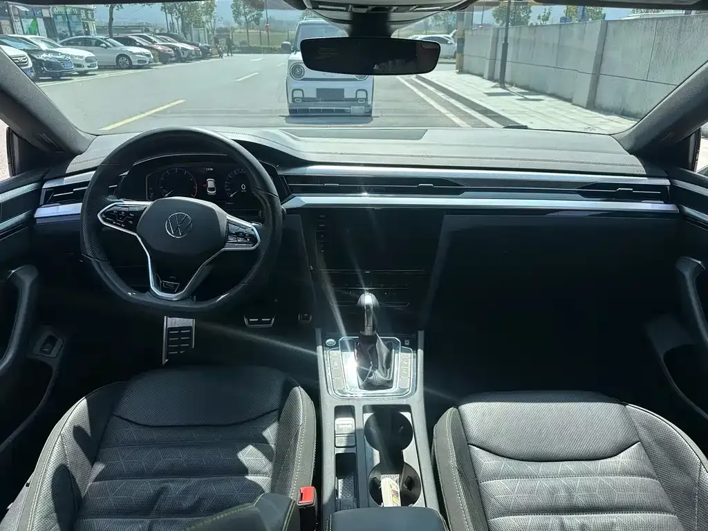 Volkswagen CC 2024 из CN, фото 9