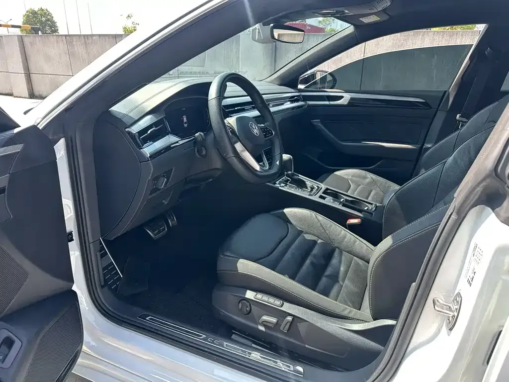 Volkswagen CC 2024 из CN, фото 4