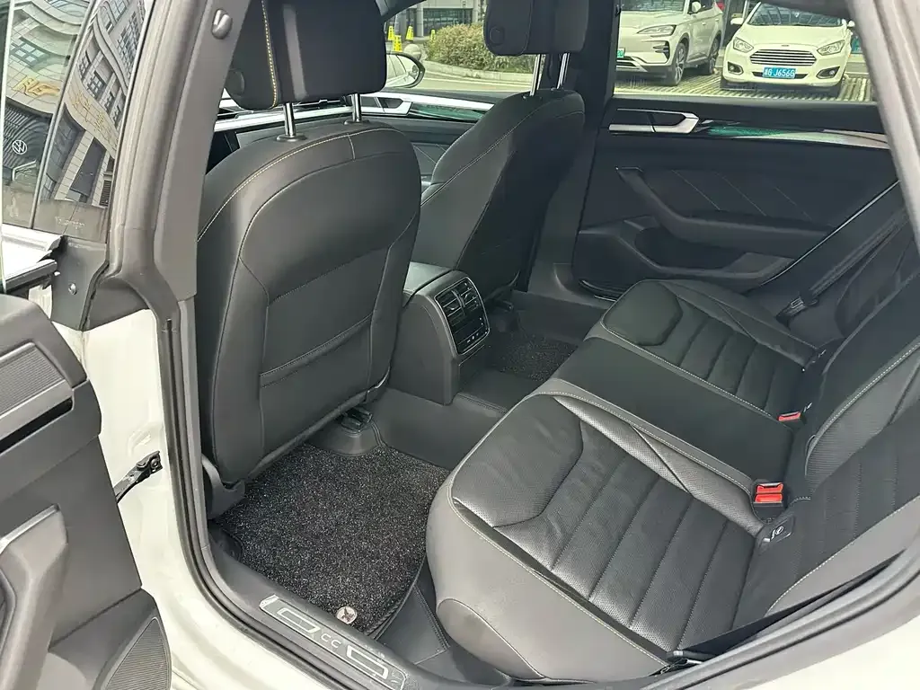 Volkswagen CC 2024 из CN, фото 3