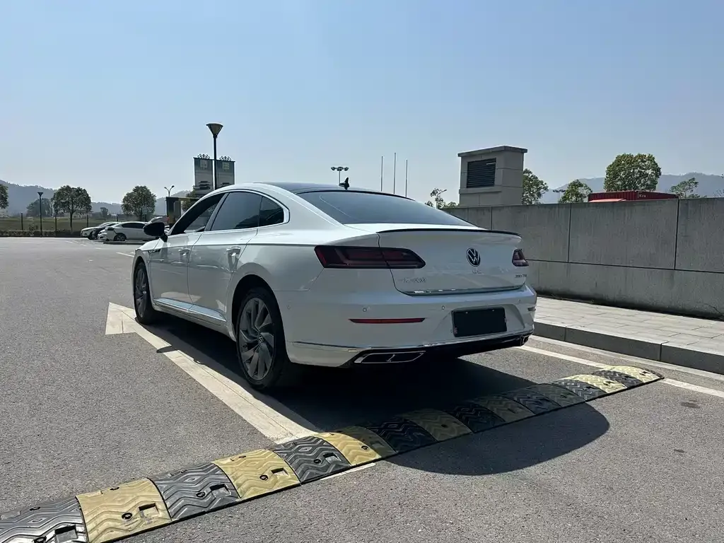 Volkswagen CC 2024 из CN, фото 2