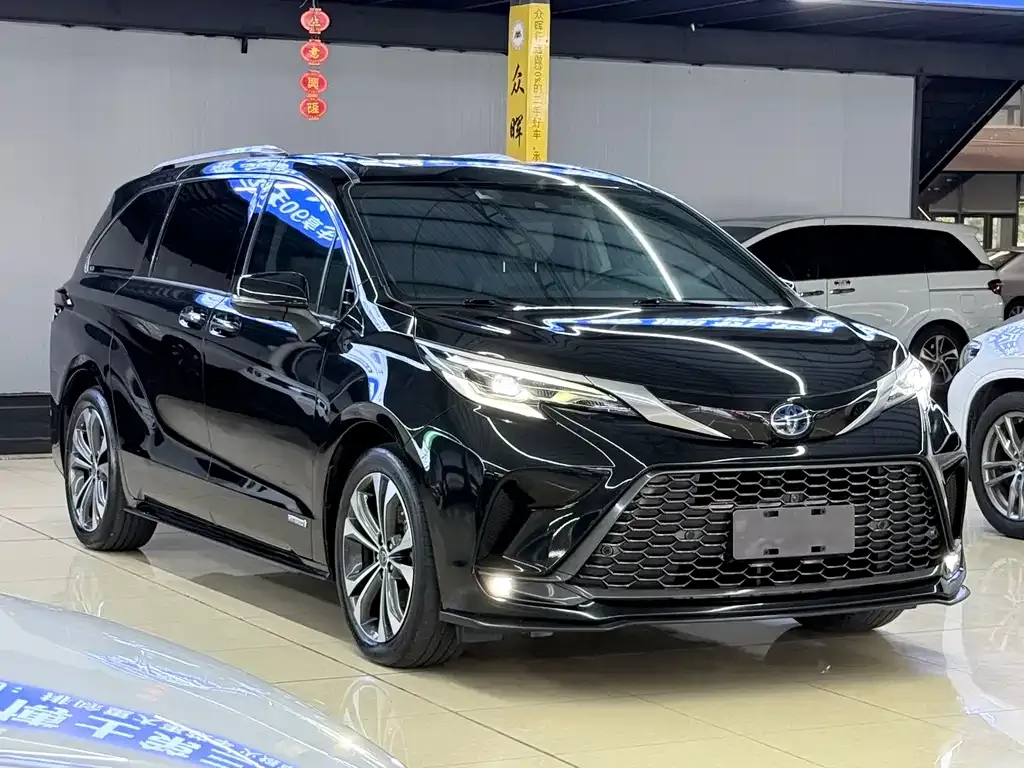 Toyota Granvia 2023 из CN, фото 4