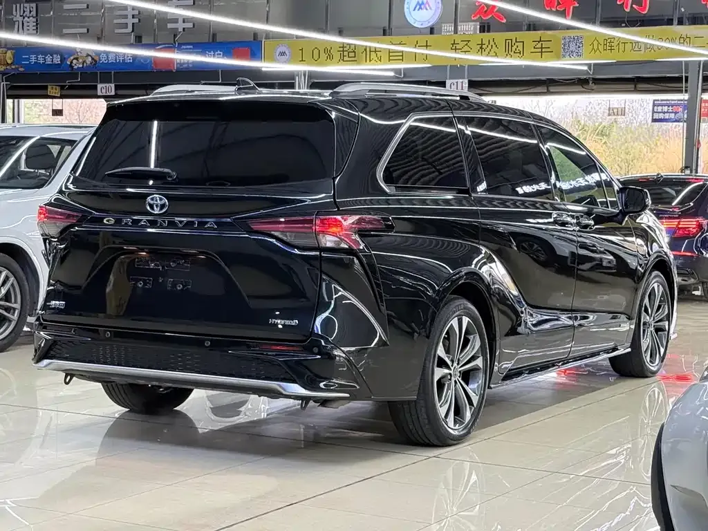 Toyota Granvia 2023 из CN, фото 7