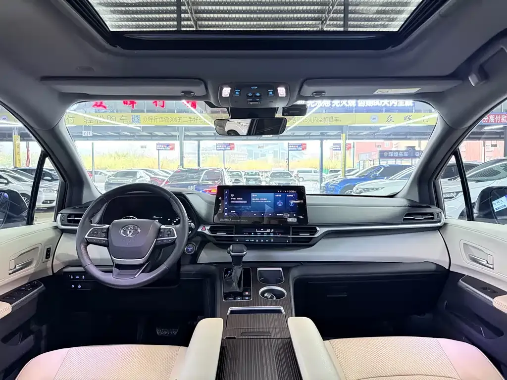 Toyota Granvia 2023 из CN, фото 8