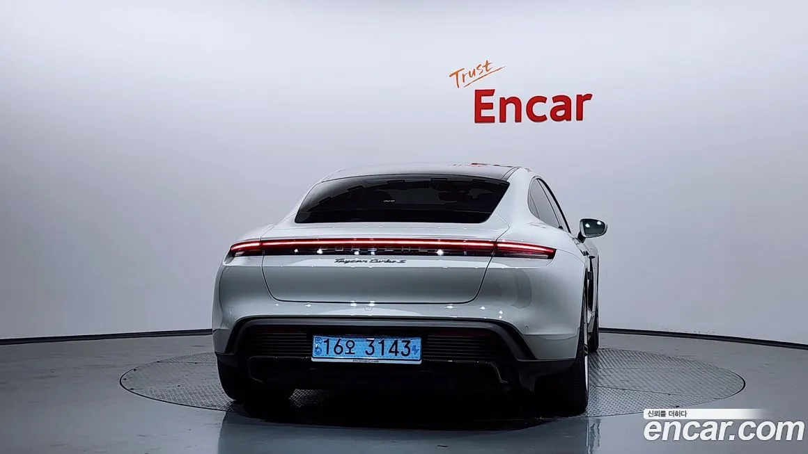 Porsche Taycan 2021 из KR, фото 2