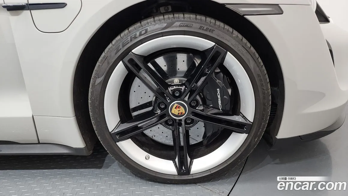 Porsche Taycan 2021 из KR, фото 10