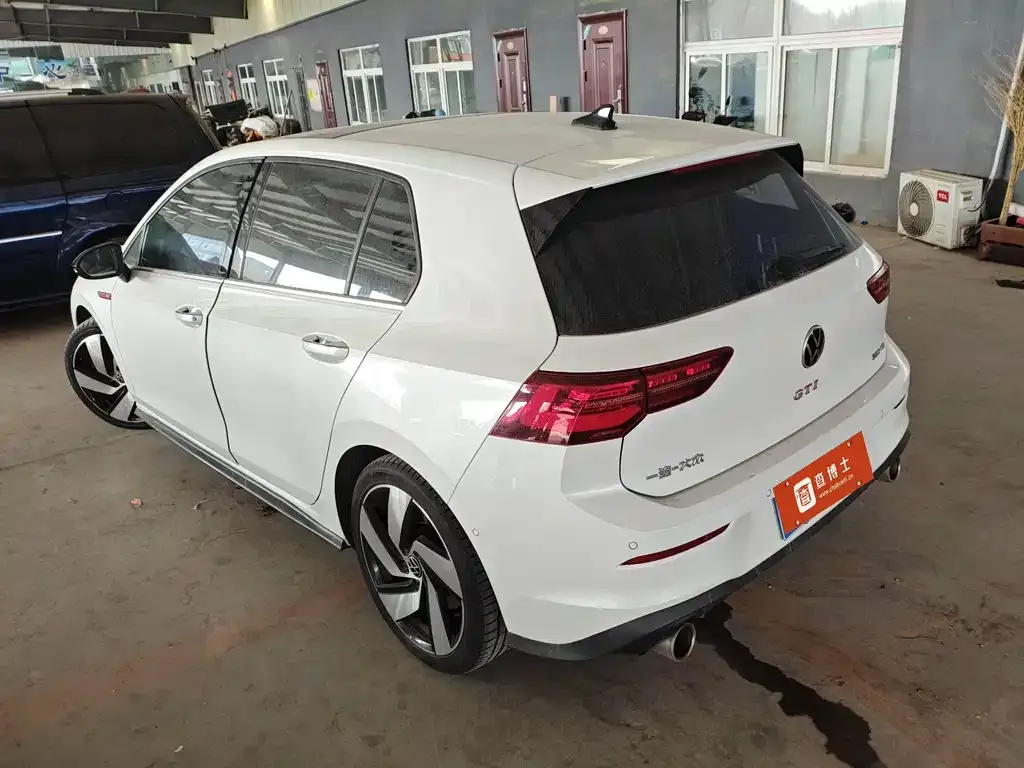 Volkswagen Golf GTI — фото 7