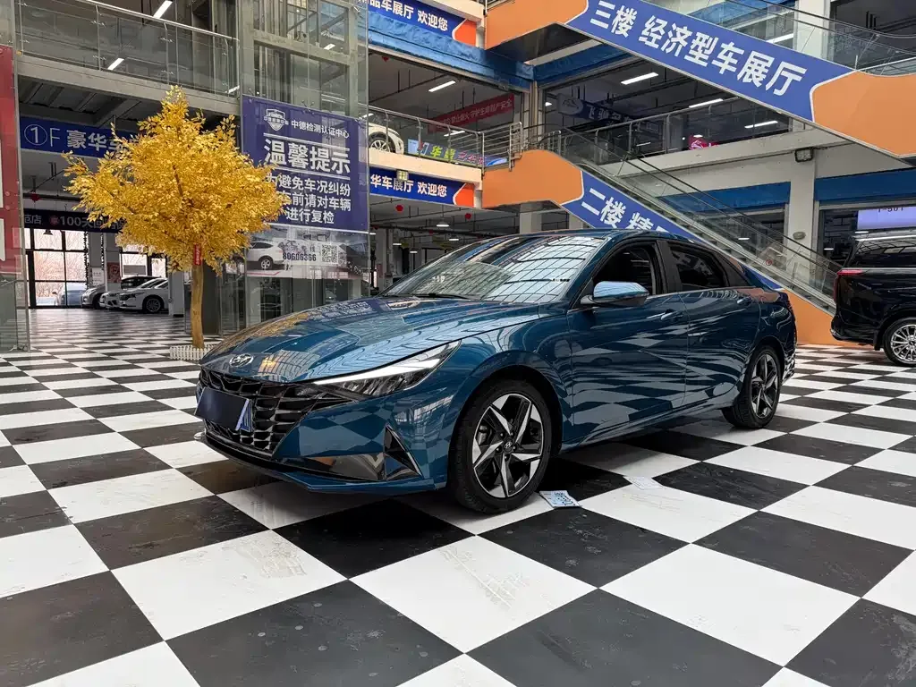 Hyundai Elantra — фото 1
