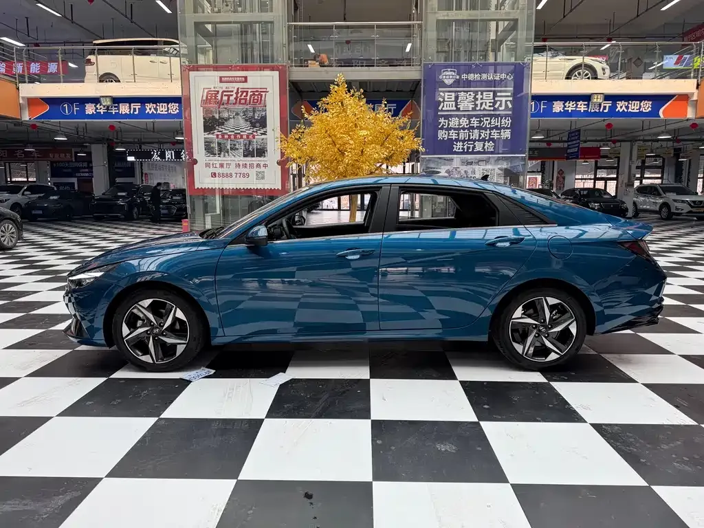 Hyundai Elantra — фото 5