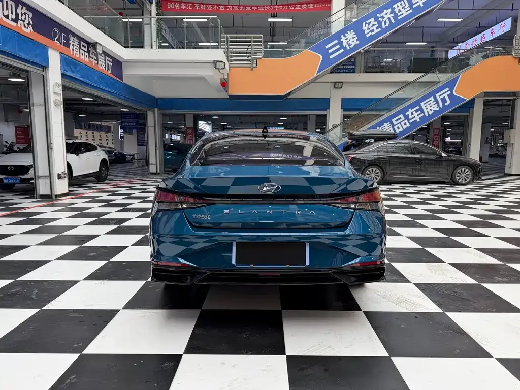 Hyundai Elantra — фото 3