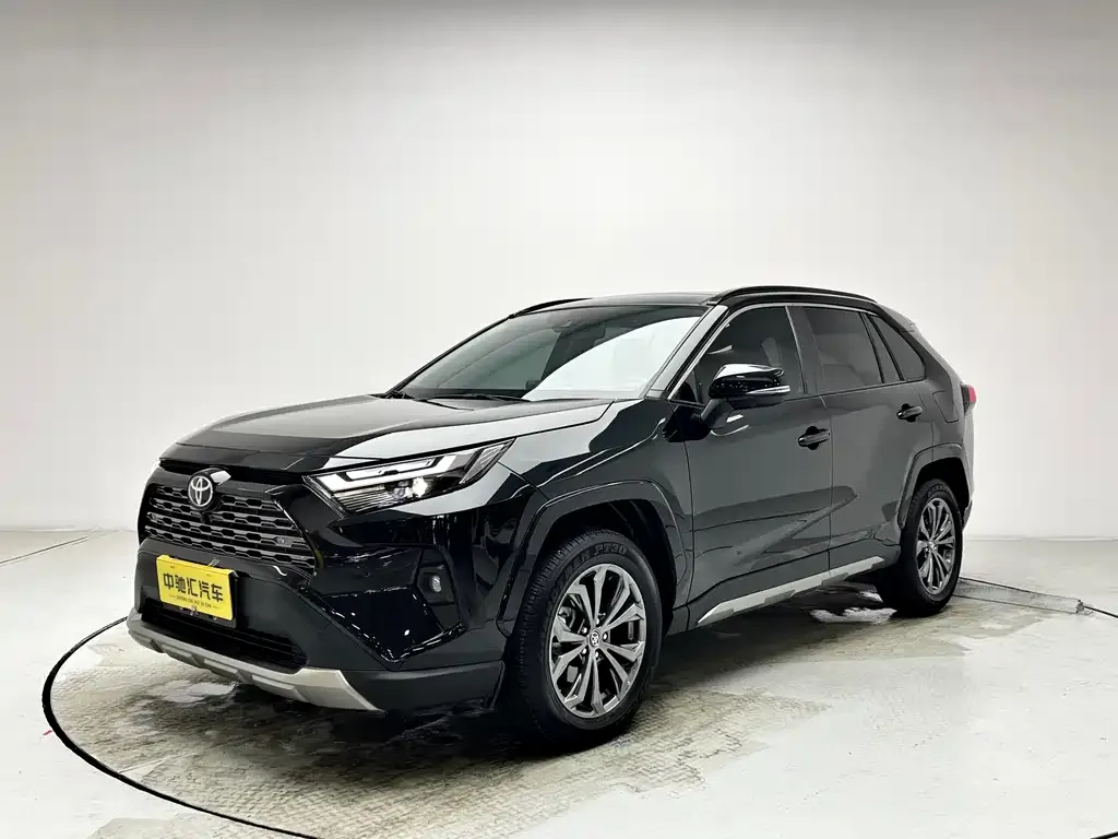 Toyota RAV4 — фото 1