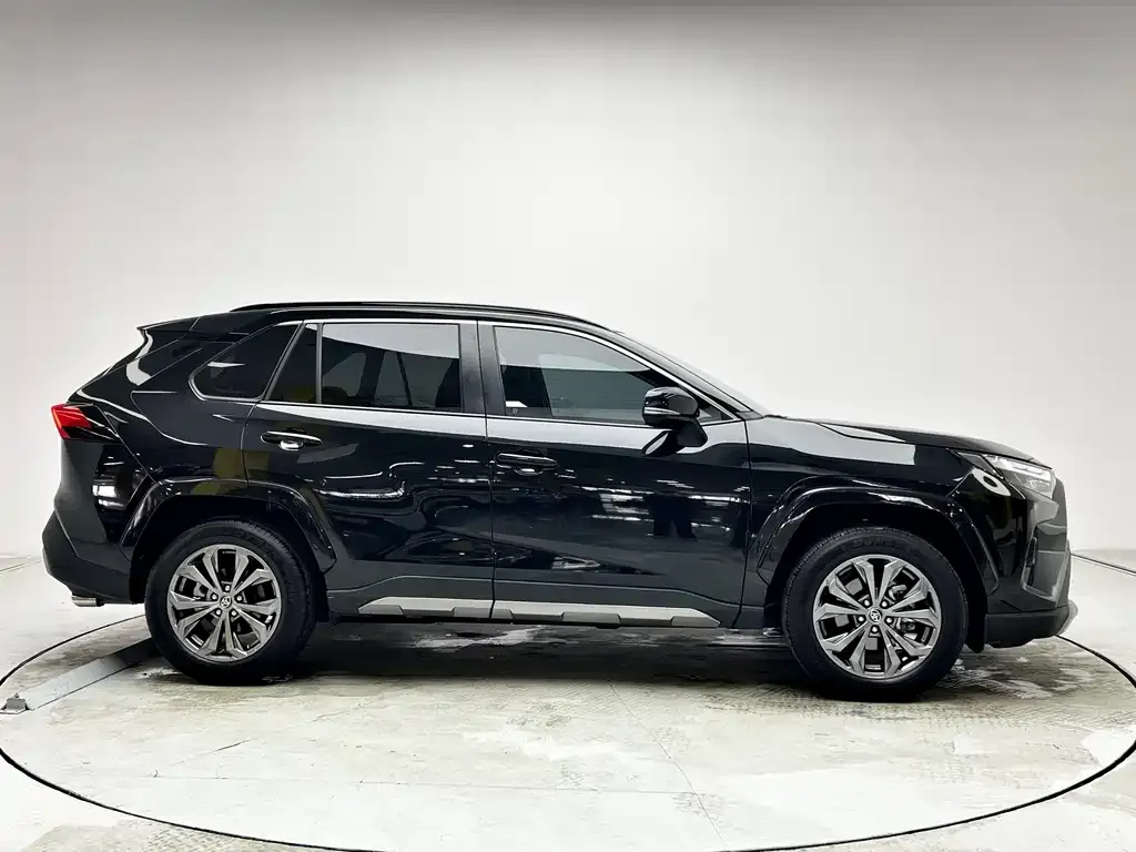 Toyota RAV4 — фото 7