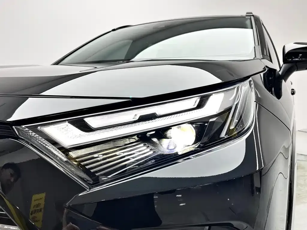 Toyota RAV4 — фото 10