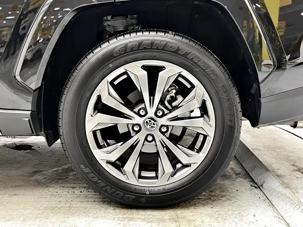 Toyota RAV4 — фото 9