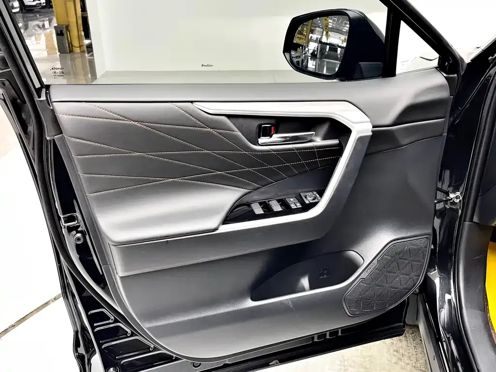 Toyota RAV4 — фото 8