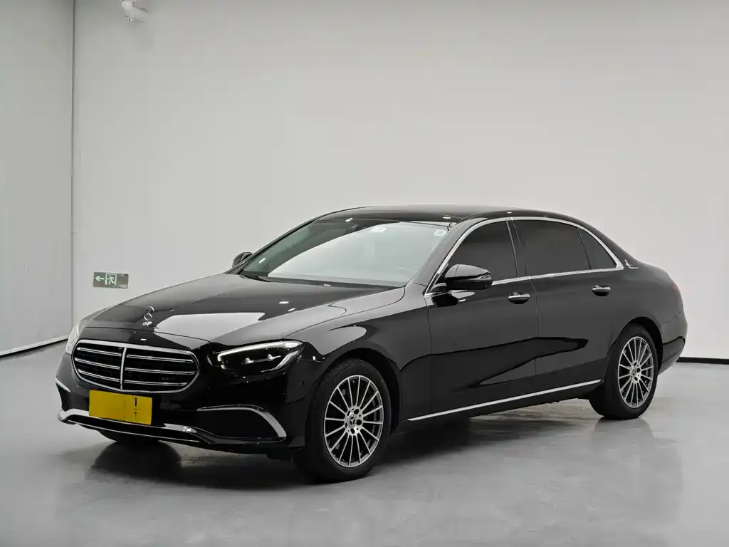 Mercedes-Benz E-Class — фото 1