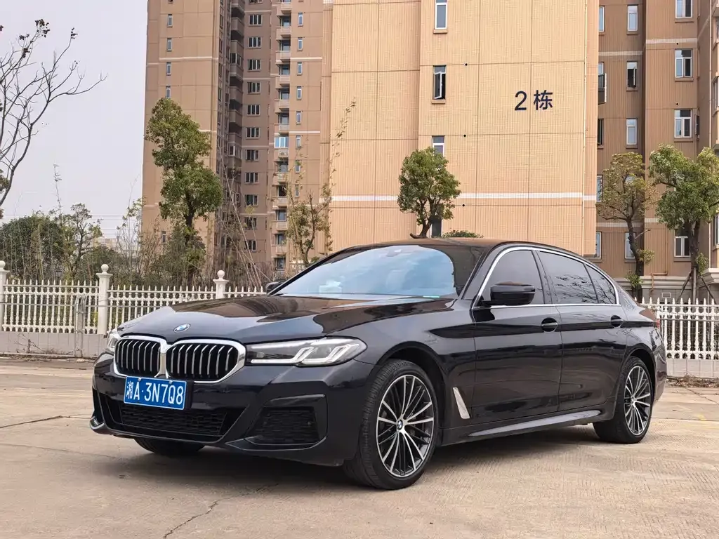 BMW 5 Series — фото 1