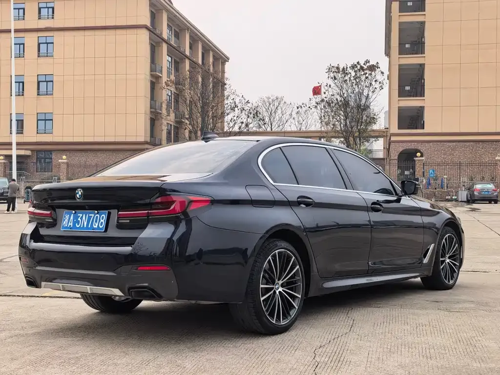 BMW 5 Series — фото 10