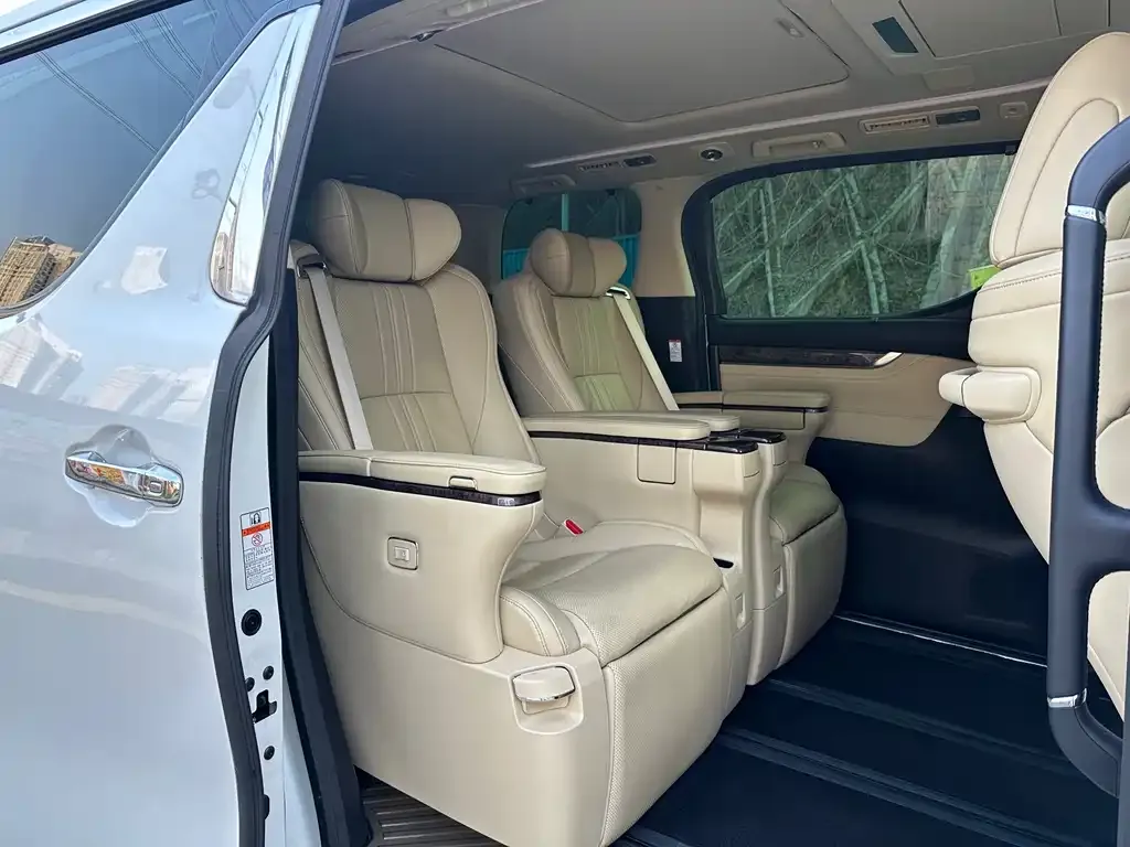 Toyota Alphard 2022 из CN, фото 2