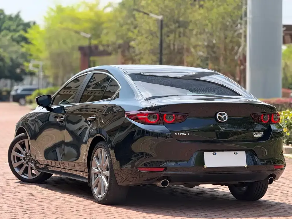 Mazda 3 Axela 2023 из CN, фото 2