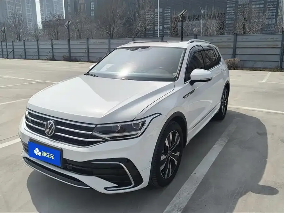 Volkswagen Tiguan L — фото 1
