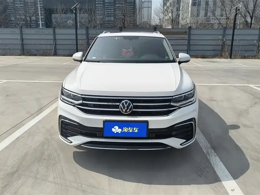Volkswagen Tiguan L — фото 9