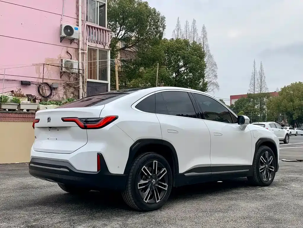 NIO EC6 — фото 10